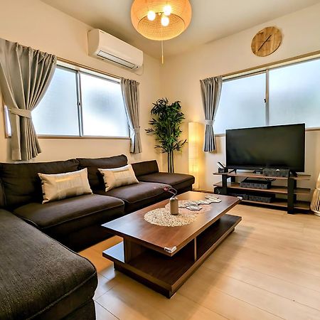 אוסקה Tsukiyume Kan - House With Parking, 10Mins To Usj, Tennoji, Namba מראה חיצוני תמונה